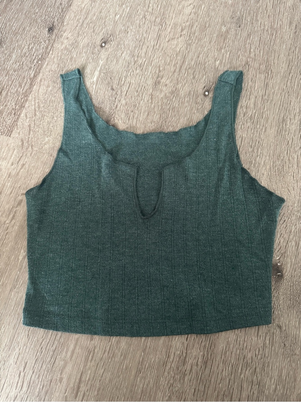Notch Neck Rib-Knit Crop Tank Top (S)